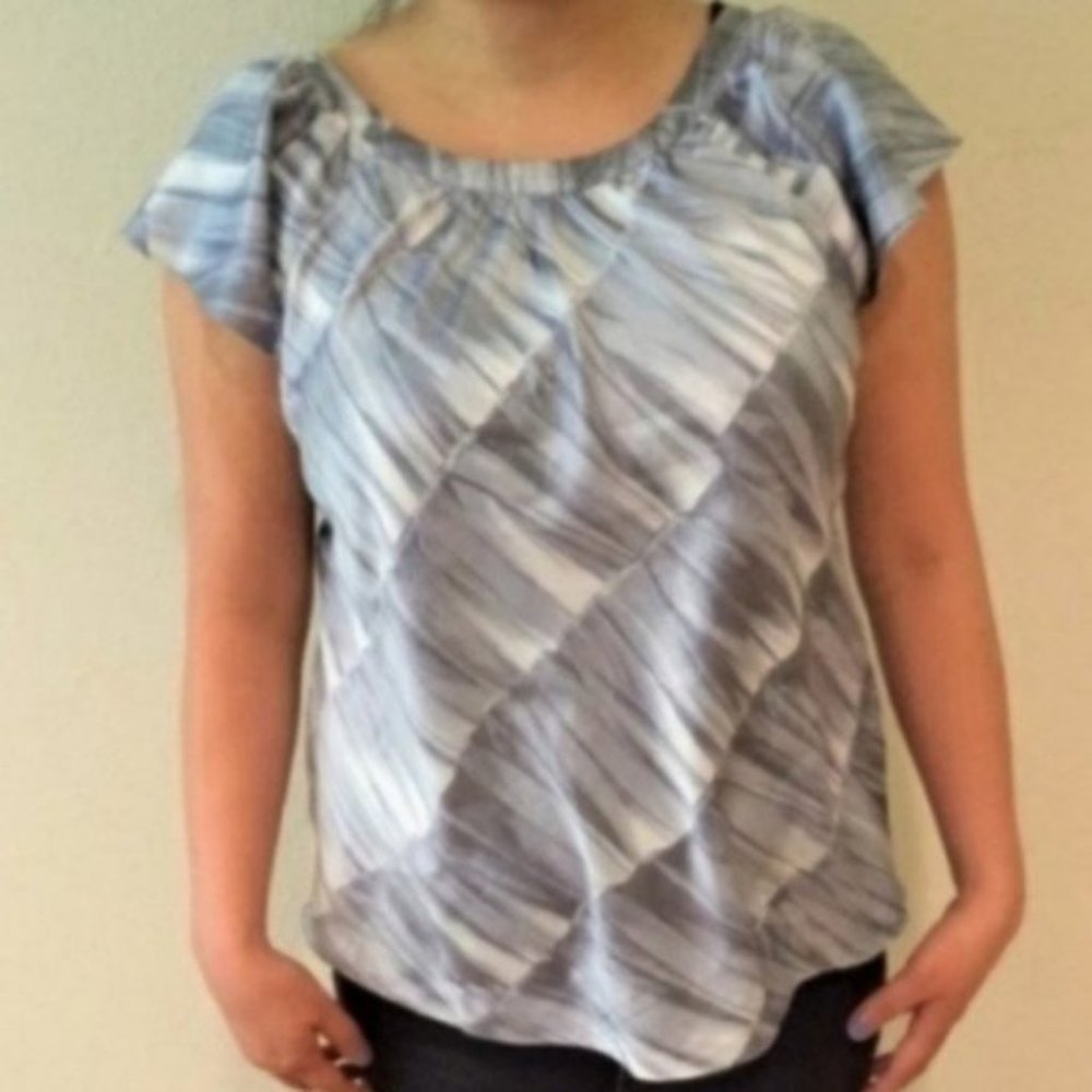 Scoop Back Top with Ruffles - Picture 5 of 5